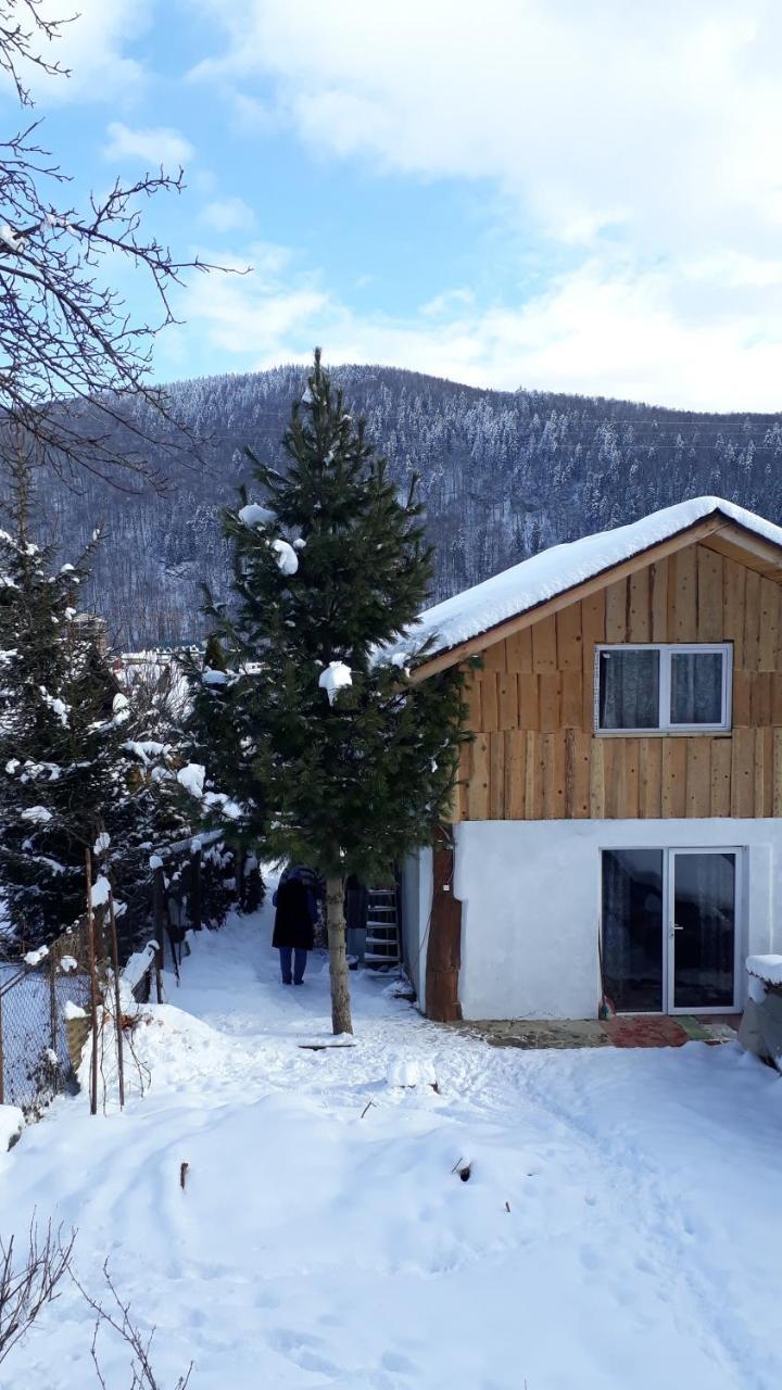 Hotel Садиба "У Чубчика" Yaremche Exterior foto